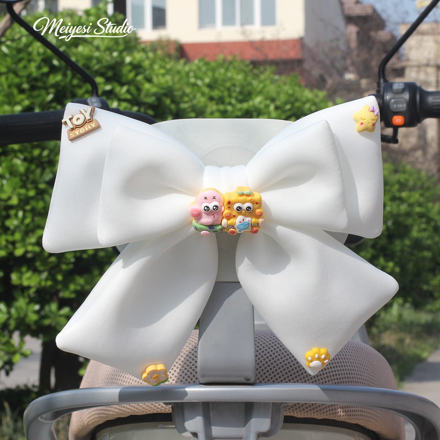 Nuevo 2026 coche eléctrico arco decoración accesorios pequeños accesorios de la batería de la cola de los accesorios adornos de la cola lindos