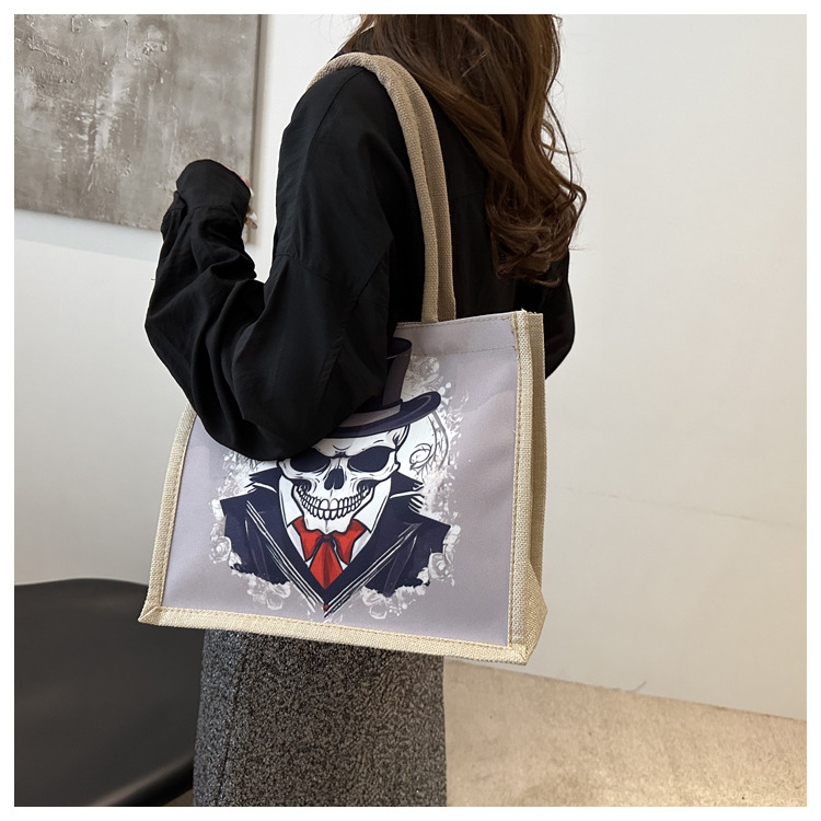 New fashionable skull canvas bag, women's large-capacity tote bag, single-shoulder bag for classes, 2024 fashionable tote bag undefined