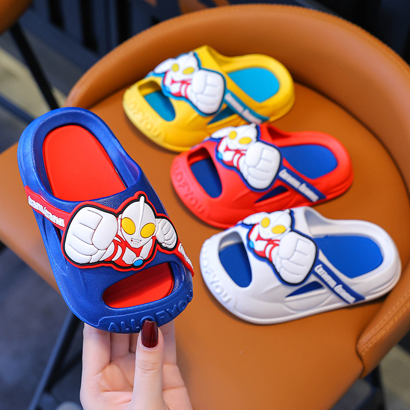Zapatillas de baño para niños Ultraman de verano para niños antideslizantes de interior para niños Anticolisión de fondo suave con punta cerrada para niños