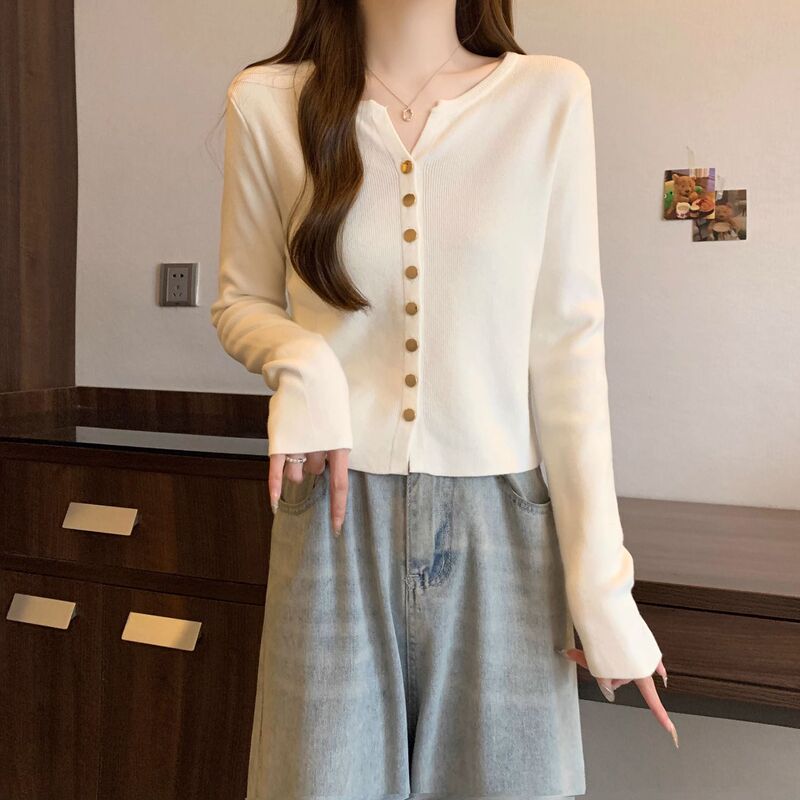 Vintage Chic V-Neck Knitted Cardigan 2026 Spring New Style Elegant Base Layer Top Women's Ribbed Long Sleeve Outerwear