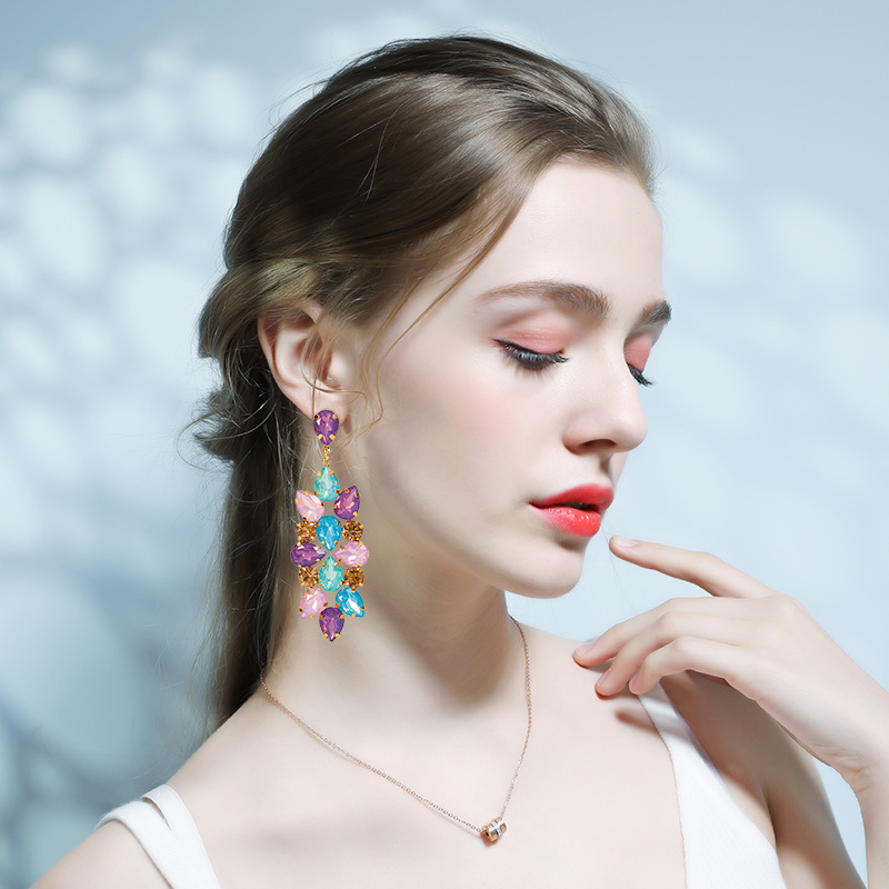 Tendance Européenne Et Américaine Nouvelles Boucles D&#39;oreilles À Fleurs Géométriques En Diamant Couleur Alliage display picture 4