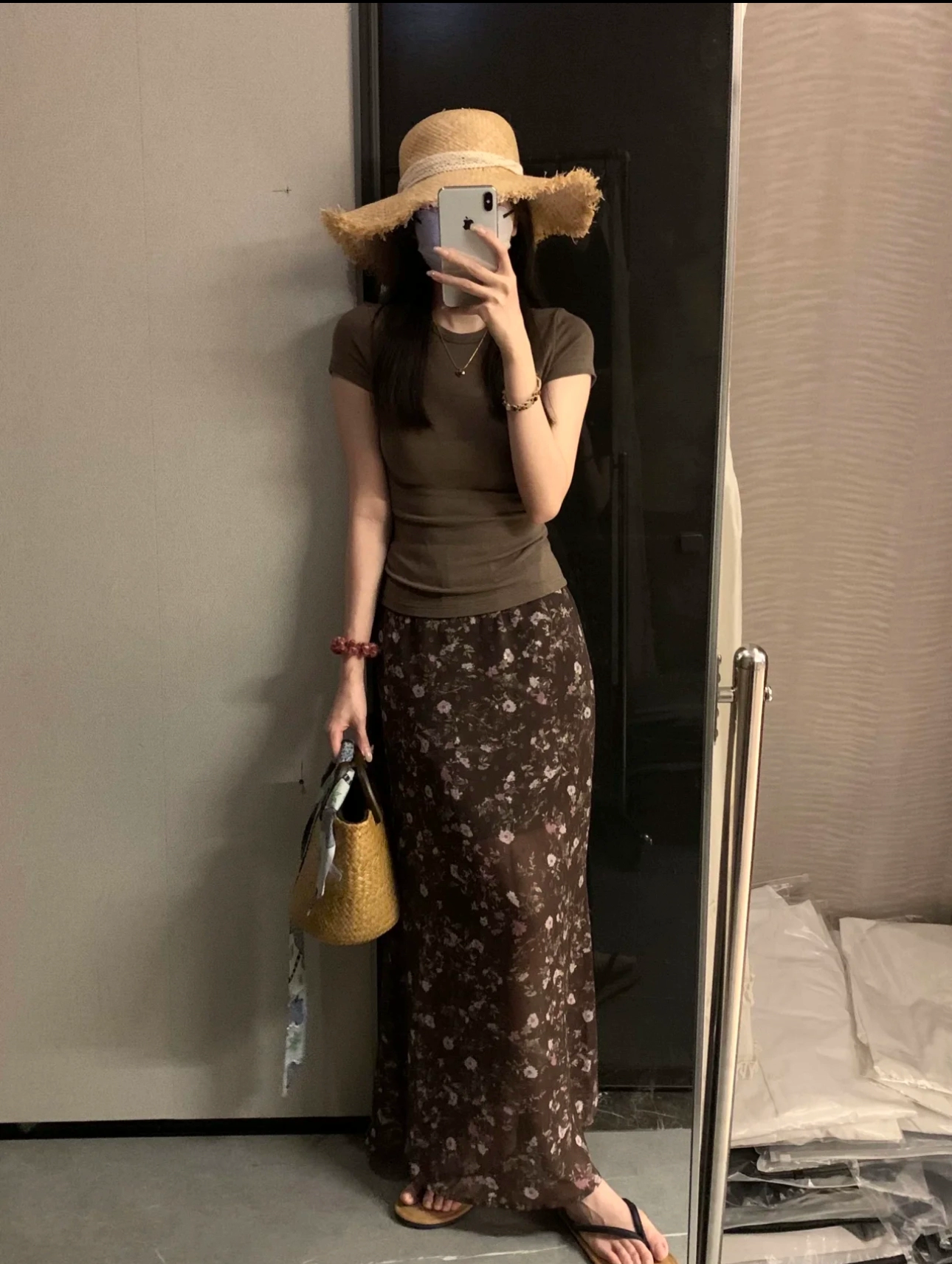 Нишевый простой топ кофейного цвета, футболка с короткими рукавами на правое плечо, женская летняя юбка с цветочным принтом, длинная юбка, праздничный стиль, комплект из двух предметов