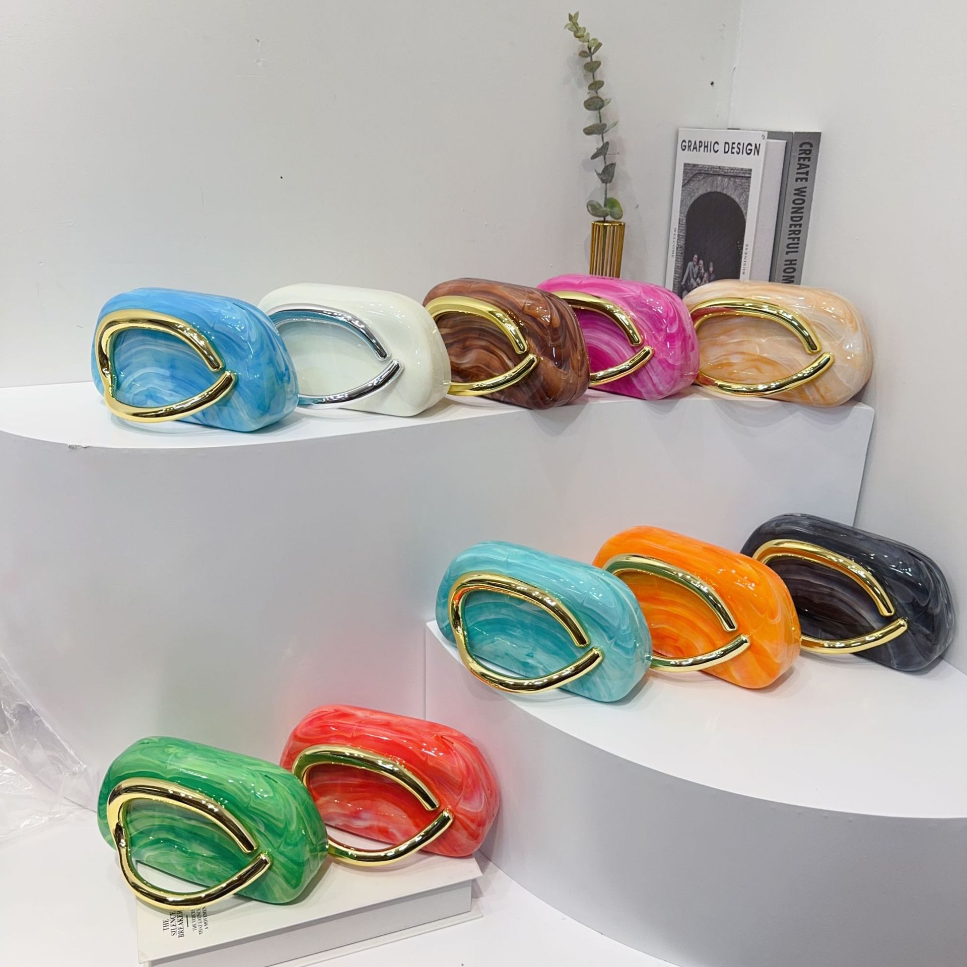 European and American cross-border trend classic round box clutch, dinner bag, acrylic bag, retro metal handle, single-shoulder crossbody Specification drawing