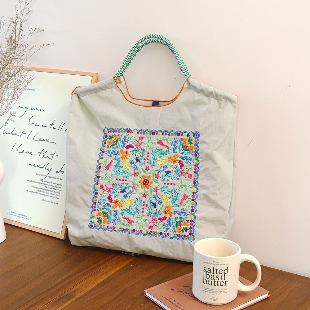 厳選ネット赤同項日系ボールチェーン刺繍レジ袋女性ファッション小衆大容量シングルバッグ潮