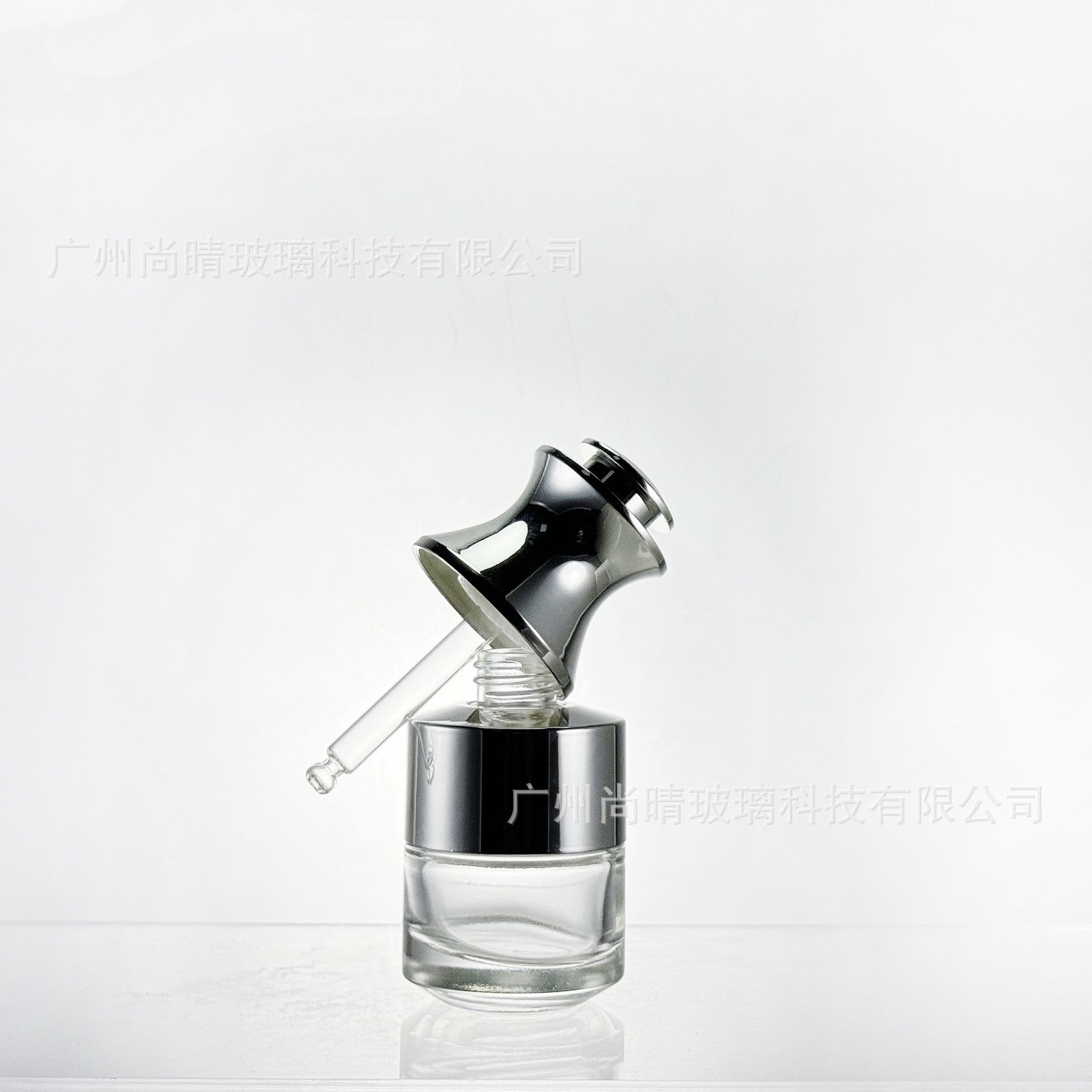 Spot nuevo estilo 30ml manga de hombro cuentagotas botella de aceite esencial de esencia de prensa portátil botella de vidrio cosmético