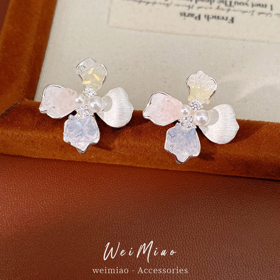 Agujas de plata, flores de perlas, aretes de perlas, viento dulce, aretes de temperamento fresco, aretes ligeros de lujo, aretes de alta calidad al por mayor. image 1