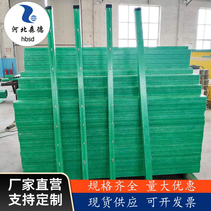 专业生产60*80玻璃钢复合填充立柱农场围栏挂钩刺绳立柱厂家