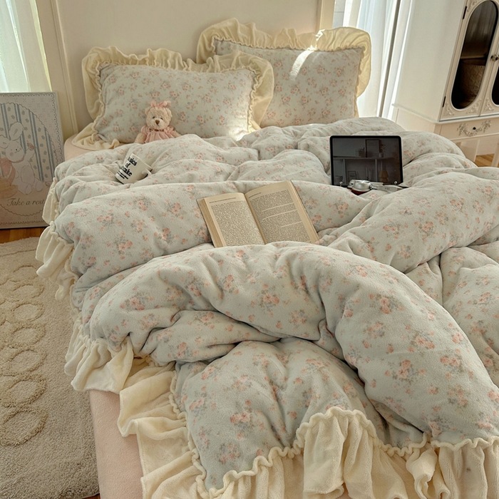 Cama de seda de leche coreana de clase A cuatro piezas en invierno engrosado pequeño encaje de flores trituradas bebé dormitorio de seda tres piezas 3
