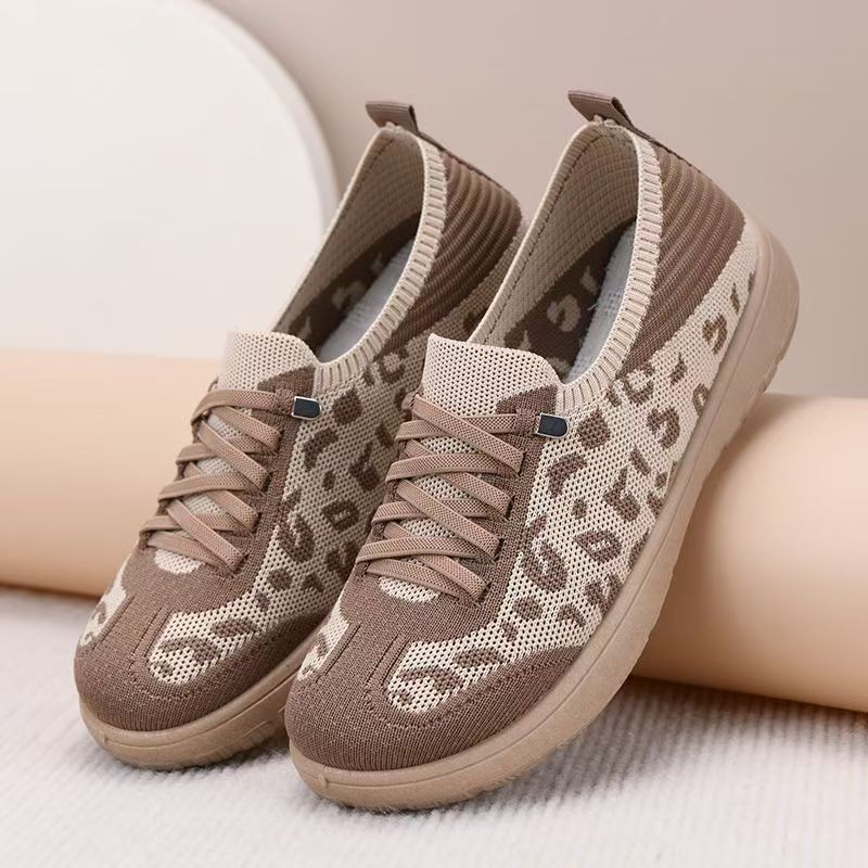 2025 primavera nueva explosión leopardo zapatos de entrenamiento de moda casual zapatos de mujer suaves ligeros viejos zapatos de tela de Beijing con suela plana