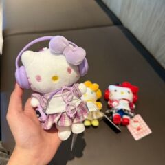 正版三丽鸥hellokitty包挂件钥匙扣毛绒公仔挂饰耳机款凯蒂猫礼物