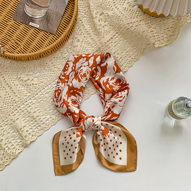 Flor de té de punto de onda rojo anaranjado