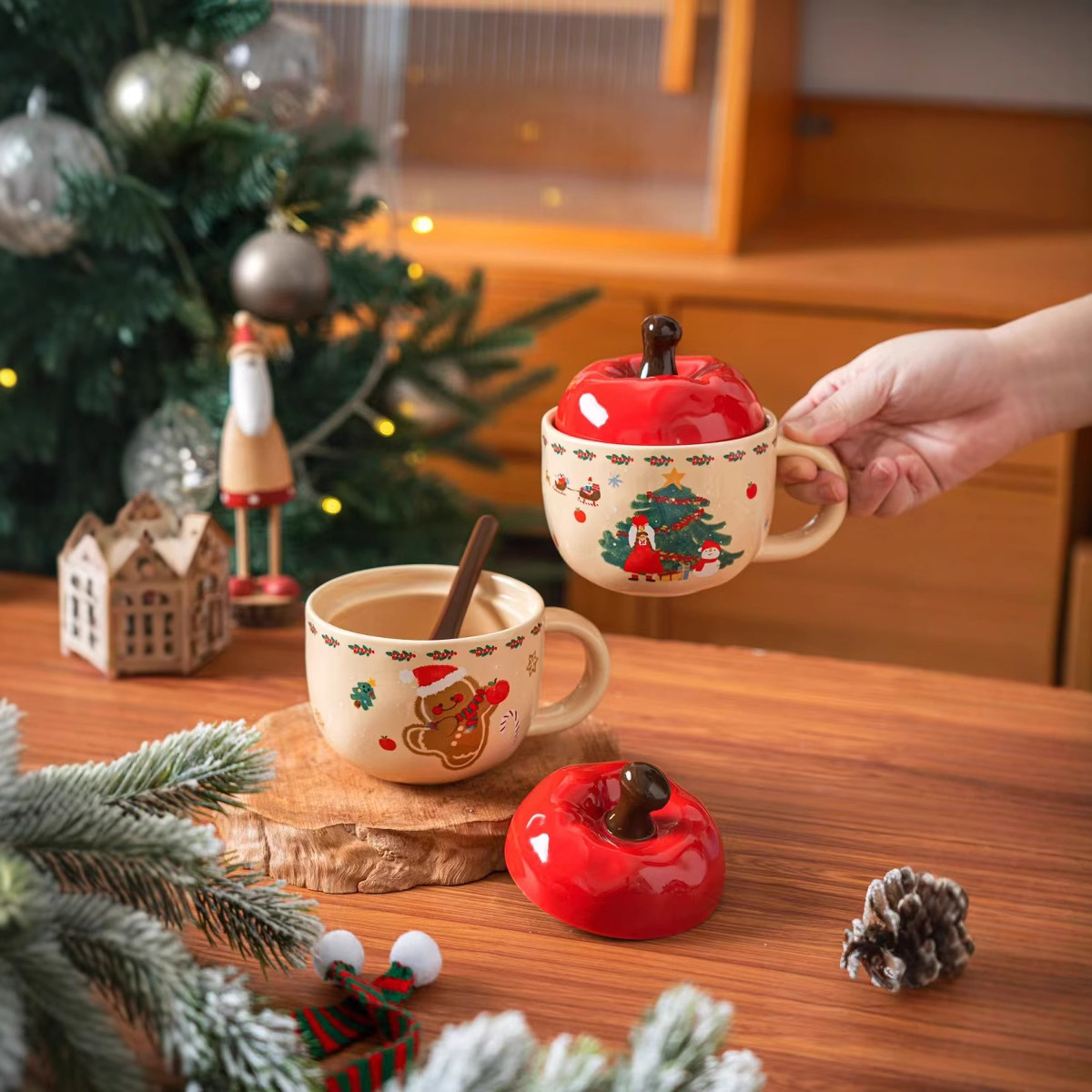 Taza con tema navideño en forma de manzana retro creativa, personalidad de cerámica, taza de café de alto valor, regalo de cuchara con tapa