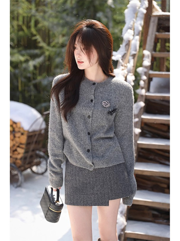 气质温柔圆领花朵开衫女显白百搭短款秋冬毛衣单排扣针织保暖外套|undefined