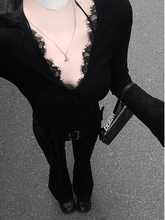 蕾丝拼接长袖T恤女秋冬季新款性感打底衫纯欲黑色v领短款内搭上衣