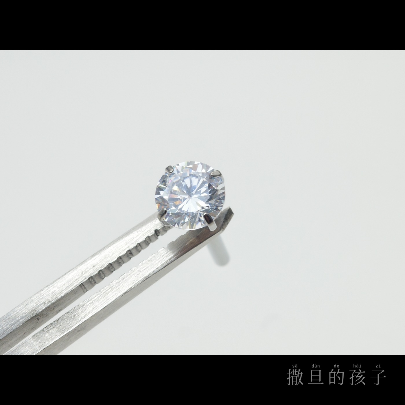 Titanium Alloy Flashing Zircon Tongue Piercing Barbell Internally Threaded for Women detail image 9