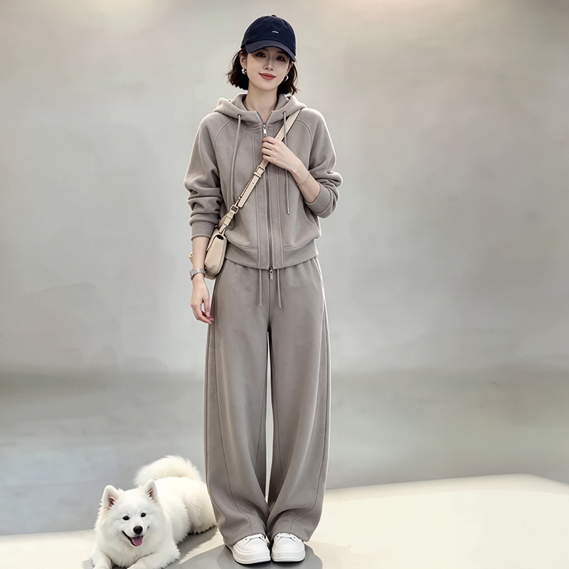 Lyocell-blend cashmere casual set for women, featuring a stylish and elegant hooded sweatshirt and wide-leg pants, perfect for autumn and winter