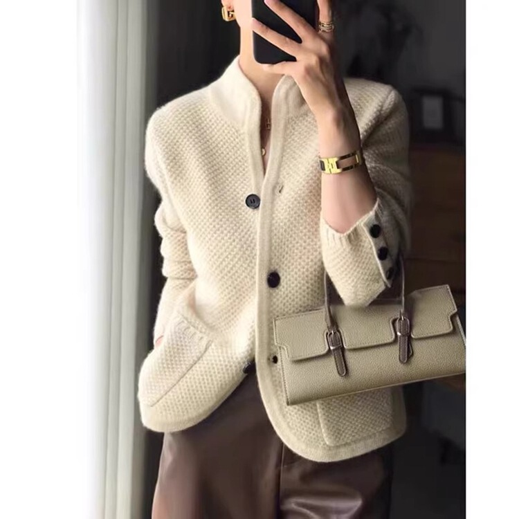 Autumn and Winter Women's Thick Short Sweater Coat 2025 New European Style Beautiful Cotton Fashion Knitwear