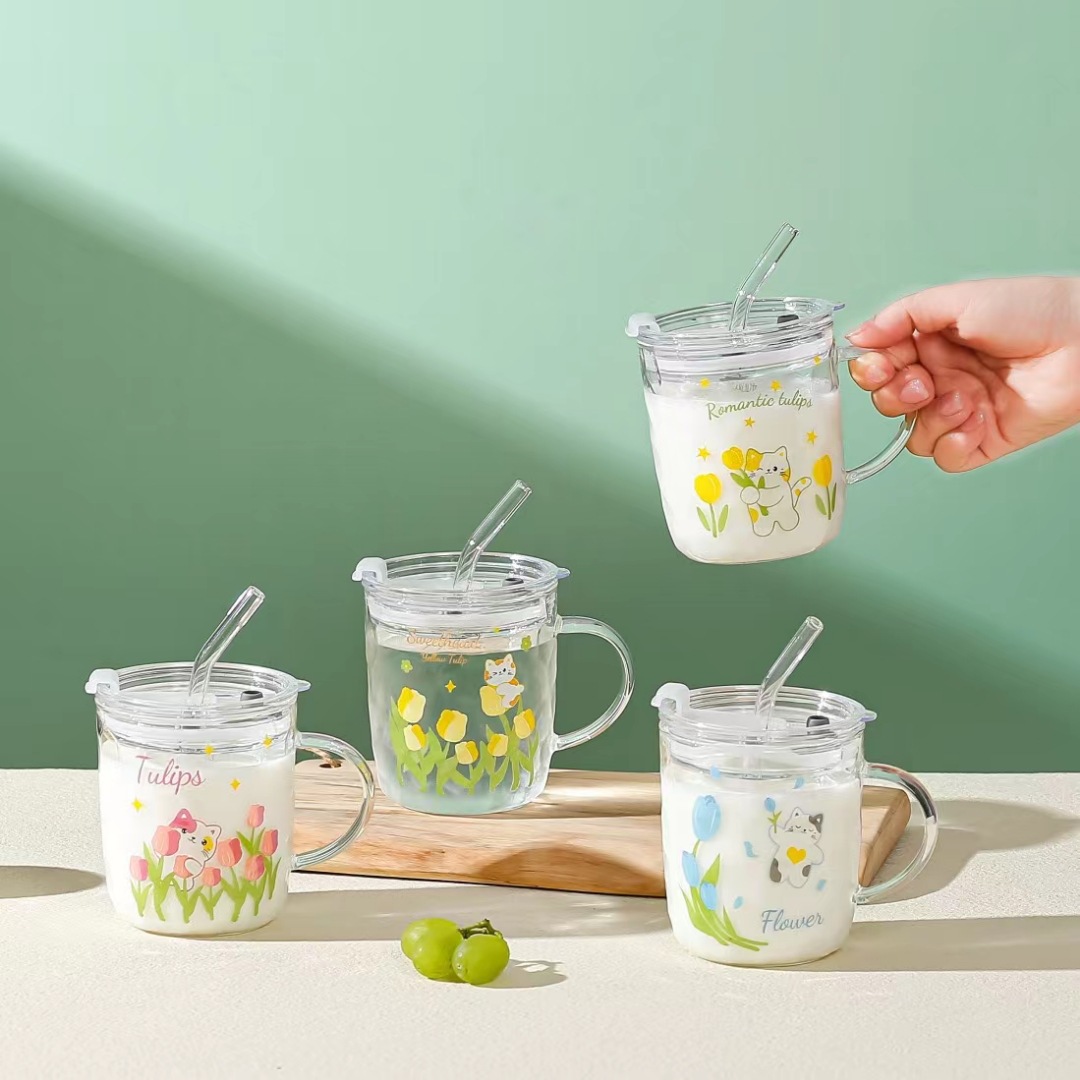 Creativo de alto aspecto tulipán flor paja taza chica desayuno taza hogar vidrio taza de agua con mano regalo taza