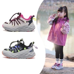 快適な女の子スポーツシューズ2025春の新しいカジュアルな子供靴の子供の柔らかい底のネットのお父さんの靴の男の子の靴
