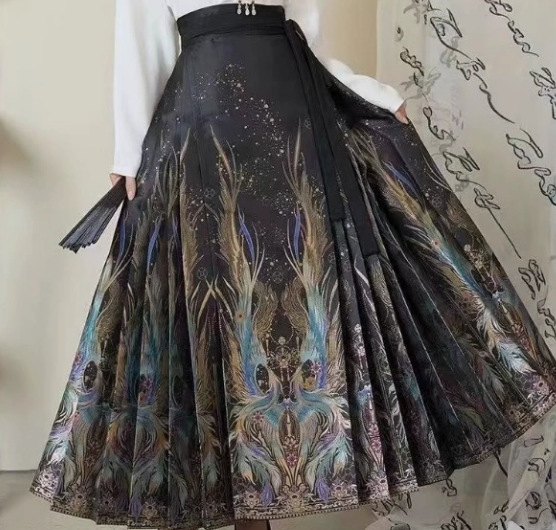 Double phoenix woven gold horse face skirt