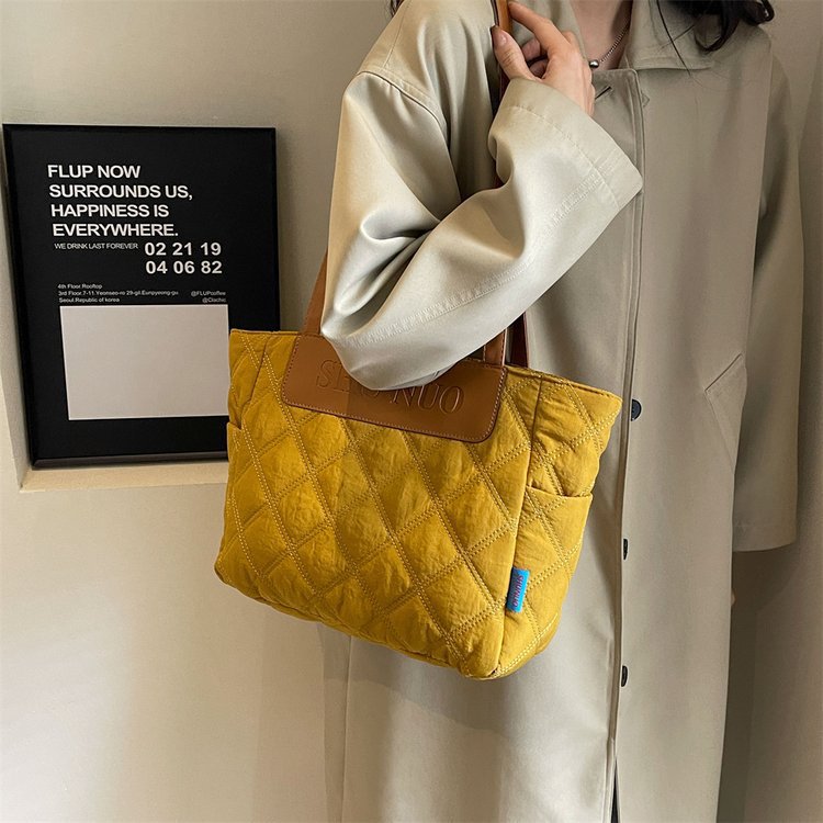 Bolso de moda de gran capacidad 2024 nuevo bolso de todo fósforo bolso de algodón otoño e invierno bolso de mano de un solo hombro