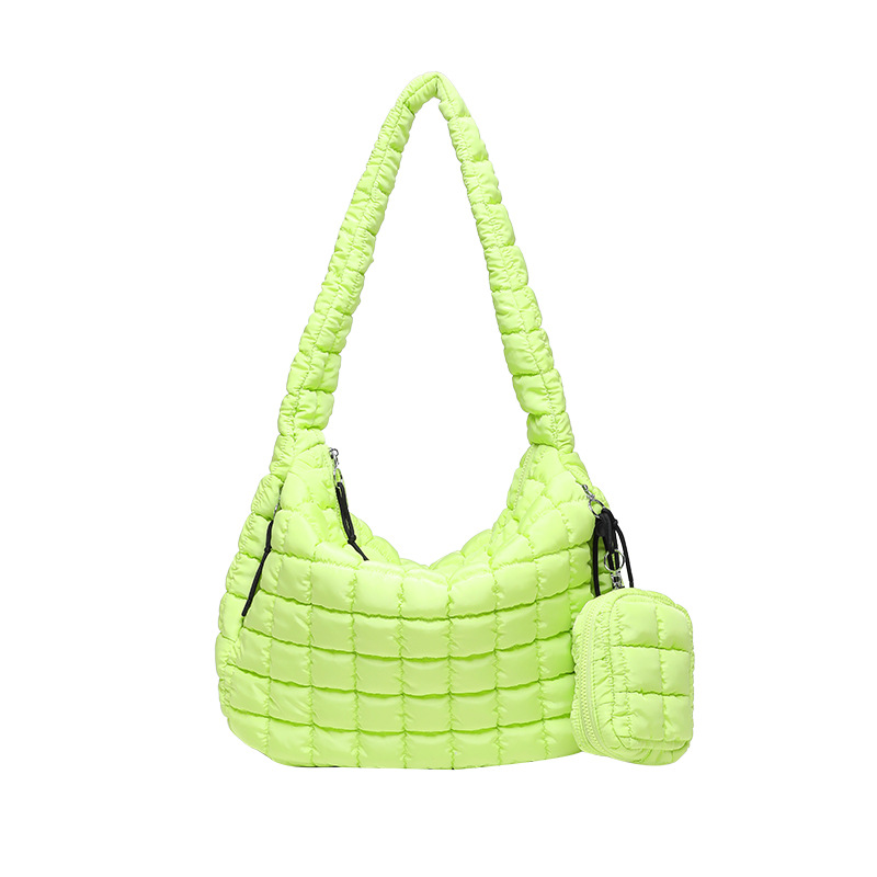 Venta al por mayor transfronteriza de bolsos de nubes plisadas nuevos bolsos maternos versión coreana de bolsos de plumón con algodón tote bolsos de hombro único de gran capacidad