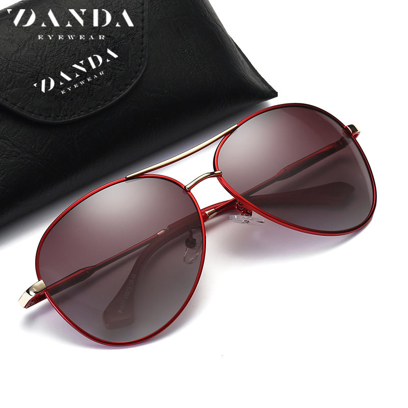 Nuevas gafas de sol para mujer Fashion Net gafas de sol rojas de metal de dos colores 8071 conductores que conducen gafas de sol polarizadas progresivas
