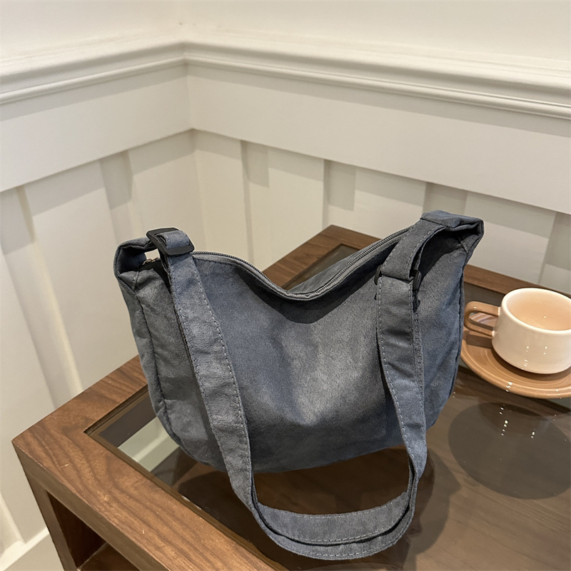 Nueva primavera y verano de 2025, nueva bolsa de gran capacidad de literatura y arte de seda de color sólido, bolsa de mochila relajada casual.