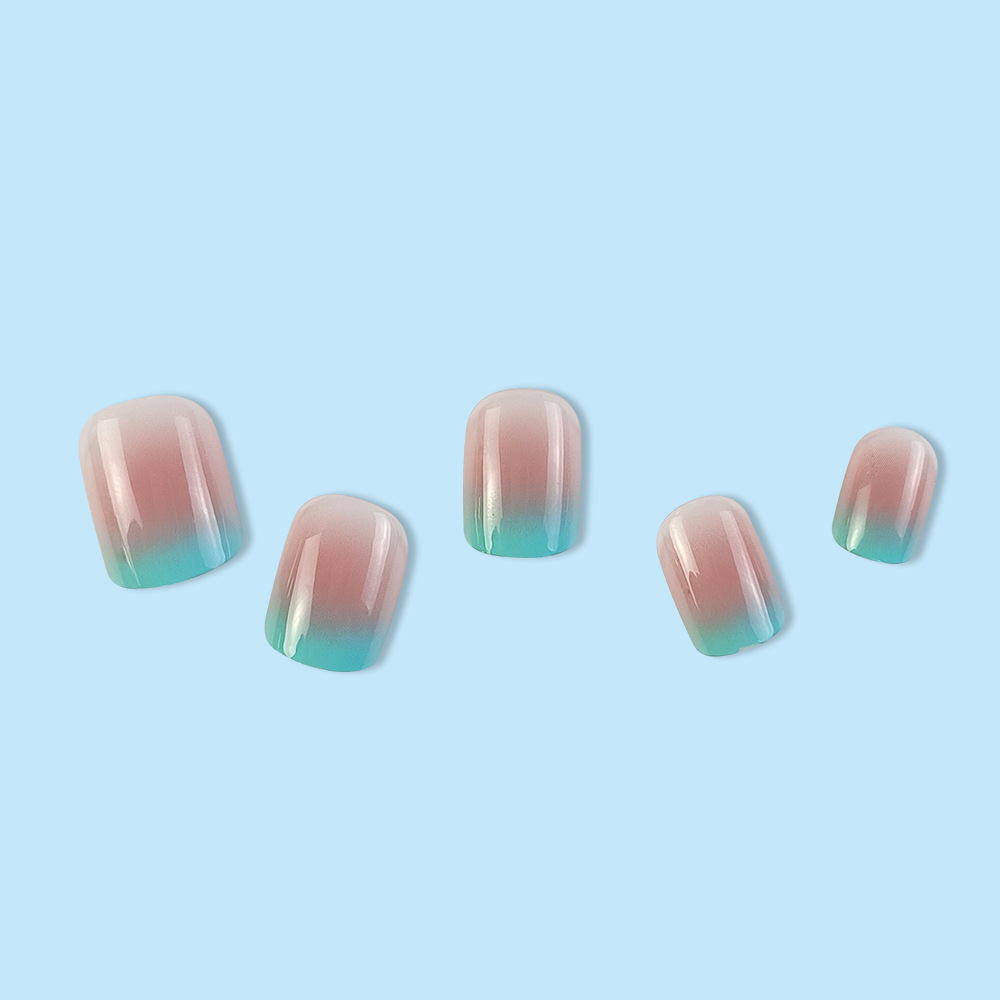 Temperamento de color azul rosa manicure, uñas cortas frescas y suaves cuadradas para usar 24 piezas de parche de uñas finalizadas exquisitas
