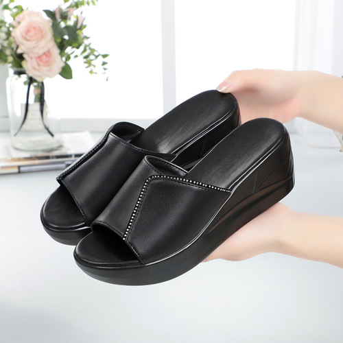 Adult Breathable Rubber Slip-On Shoes Women's Casual Wedge Slippers Fashionable and Versatile Herringbone One-Piece Slippers