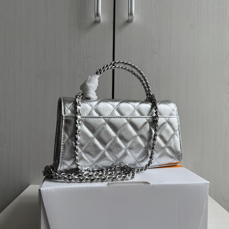 Silver Diamond-Patterned Handbag with Cross Handles, Women's Chain Crossbody Shoulder Bag, Small Chanel Kelly Bag, Mobile Phone Bag, Sheepskin