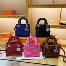 �¿����r��Ůʿ������ٴ�������W�t�߼��Іμ�б�����y����