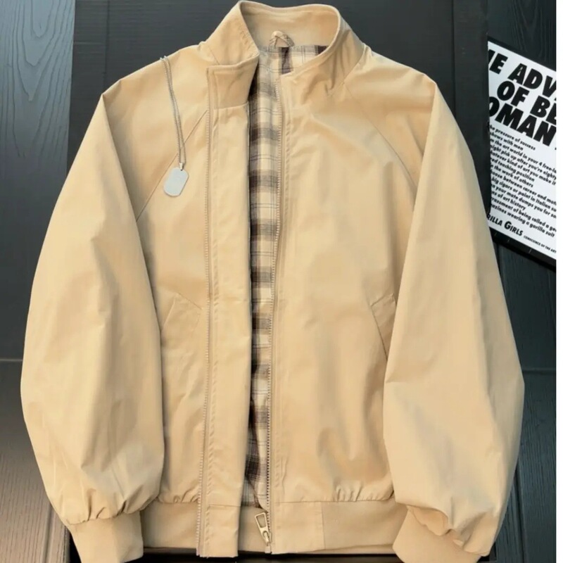 Khaki plaid-lined short jacket, men's autumn American retro Harrington-style stand-up collar jacket, loose-fitting baseball jacket Khaki plaid-lined short jacket, men's autumn American retro Harrington-style stand-up collar jacket, loose-fitting baseball jacket