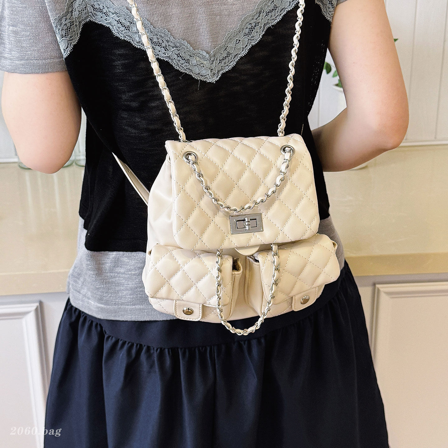 Bolsa de estilo universal de mujer 2026 clase de la universidad de viaje de este año nuevo bolso de cadena de superfuego popular mochila