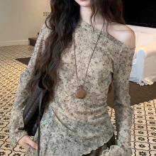 2025秋季新款时尚气质碎花斜肩小衫显瘦晕染不规则网纱长袖上衣