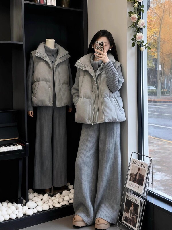 Retro Style Gray down Cotton Vest for Women, Autumn and Winter Loose, Soft and Waxy Warm Cotton Jacket Layered with Knitted Suit