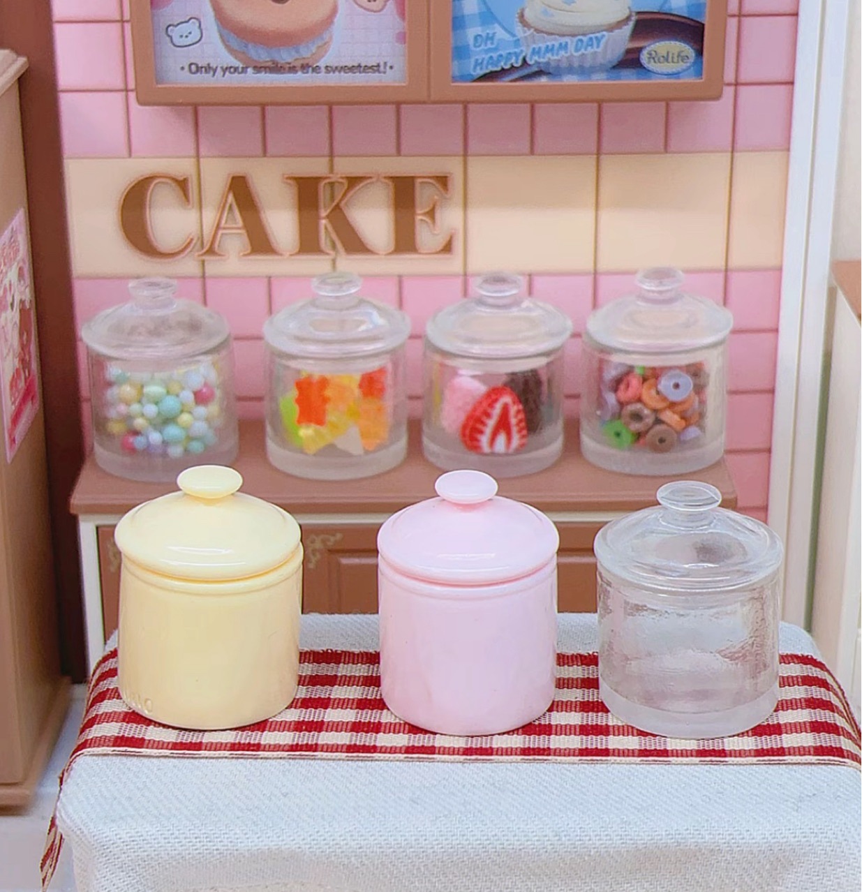 Miniature candy jars, dollhouse miniature models, small storage containers, tea canisters, and storage jars are available for immediate shipment.