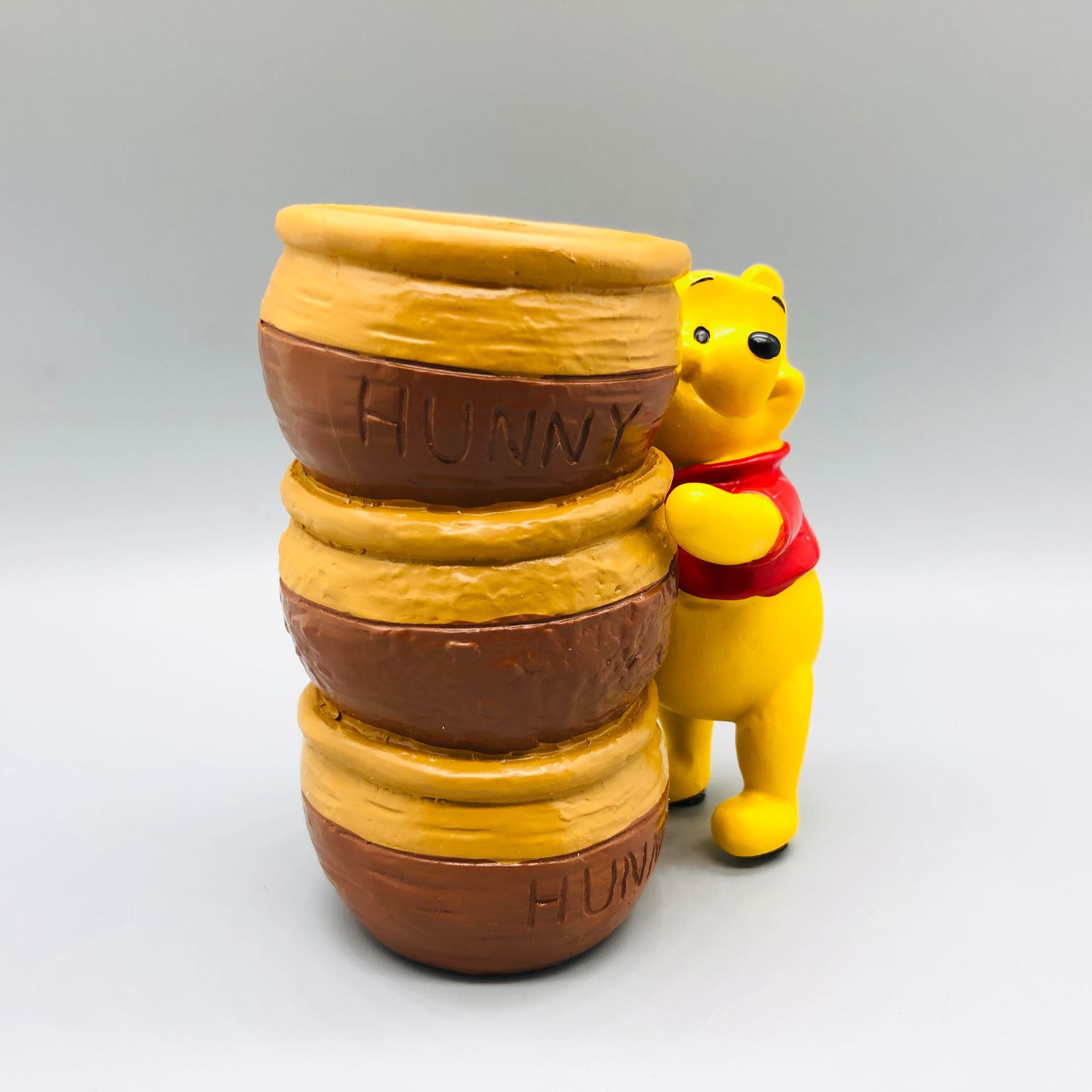 Winnie the Pooh gafas titular del teléfono móvil titular de la pluma de almacenamiento de tres ojos monstruo titular del teléfono móvil adornos de decoración de resina