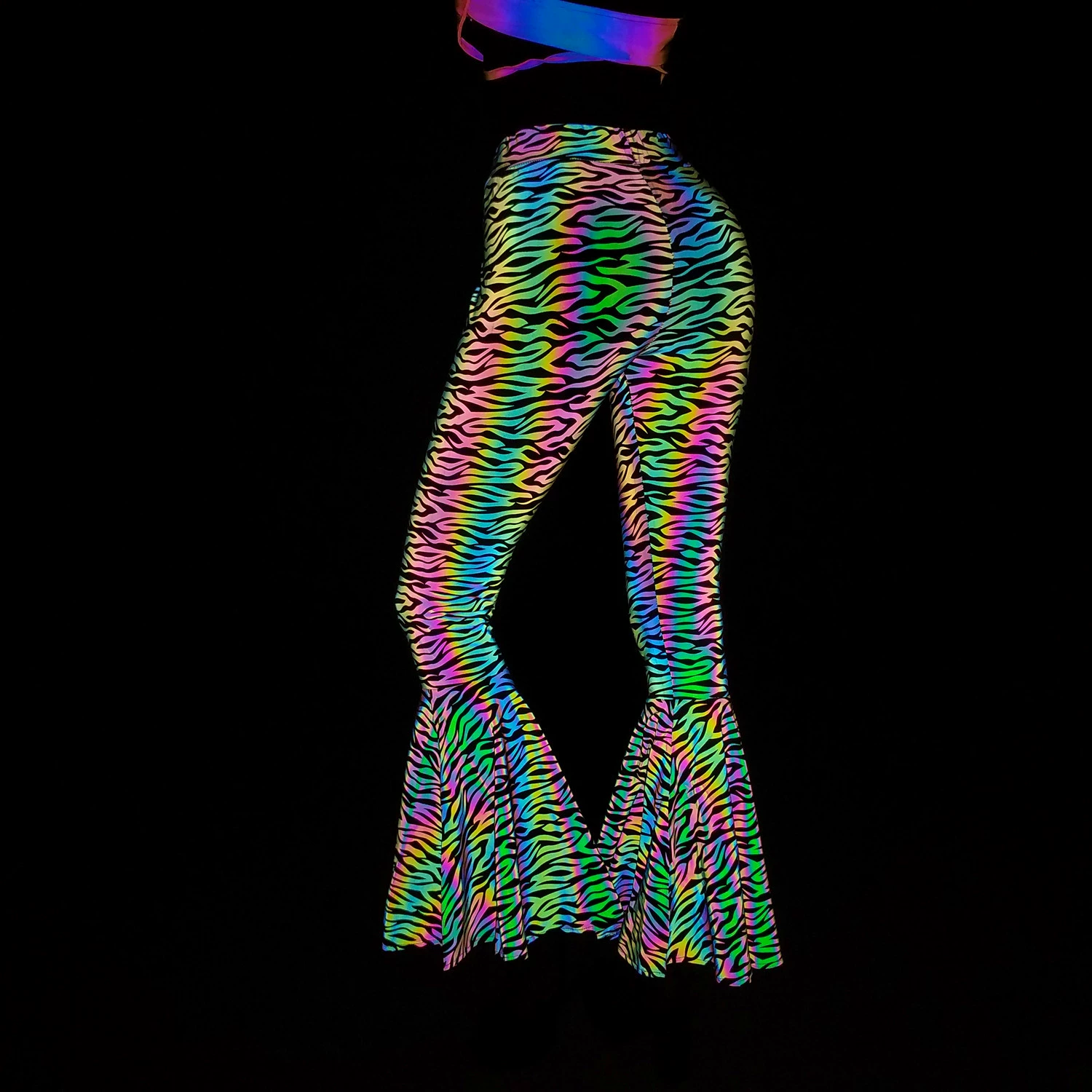 Европейские и американские Красочные Светоотражающие Брюки из змеиной кожи Amazon, женские обтягивающие повседневные красочные светящиеся расклешенные брюки для ночного клуба, женская одежда