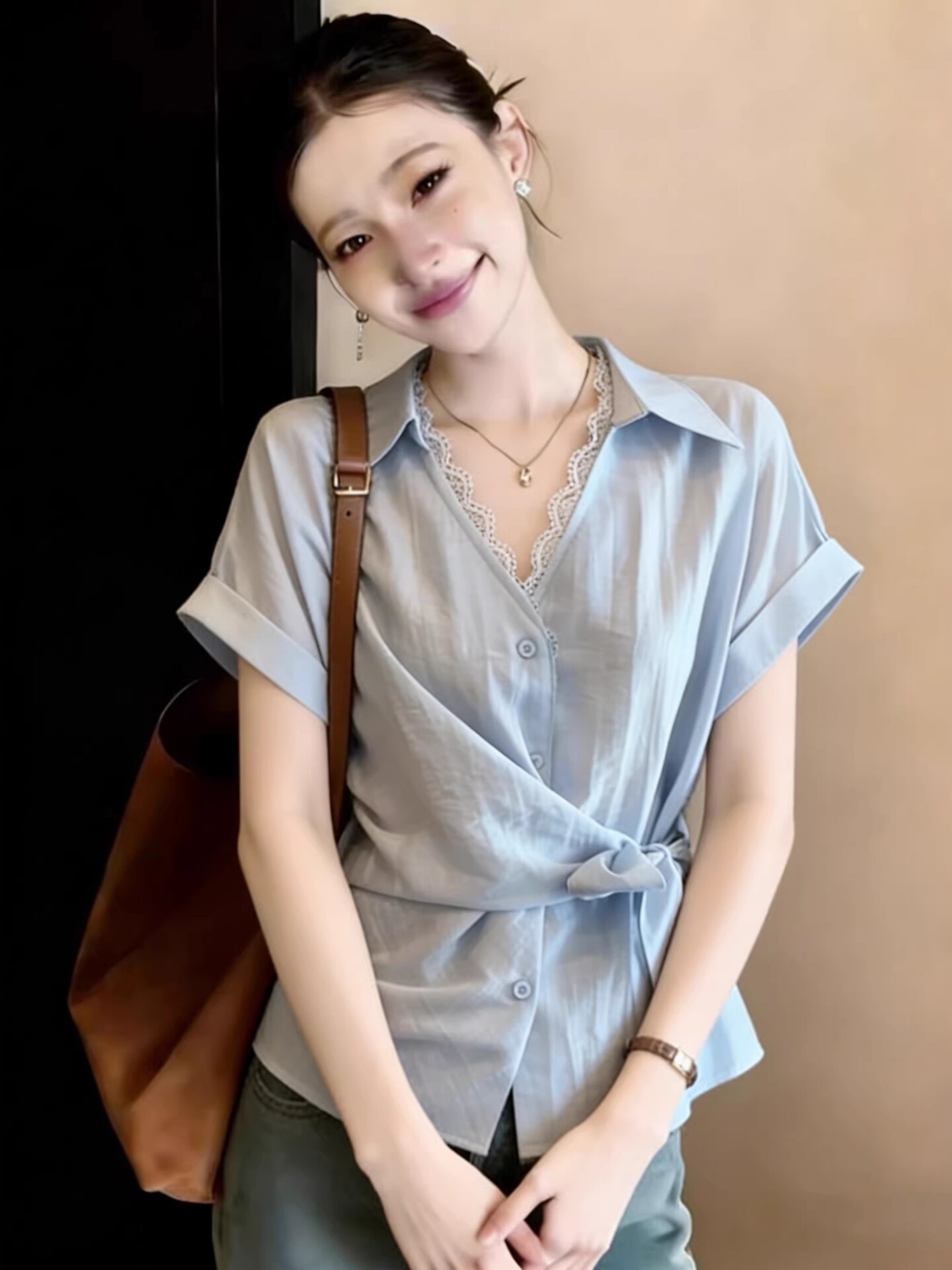 Áo sơ mi ngắn tay nữ ren phối thắt lưng eo, dáng suông che khuyết điểm — xanh lam