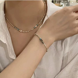 项链;耳钉;手链