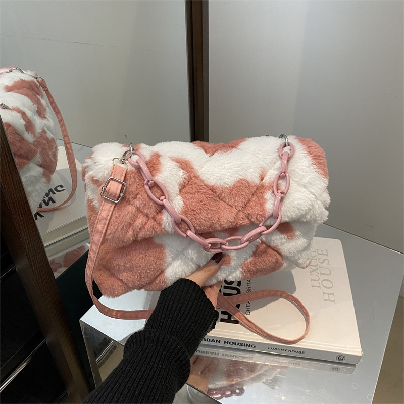 2025 principios de primavera nueva moda simple bolso de hombro de peluche personalidad mujer textura de moda suave bolso de pelo glutinoso brazo