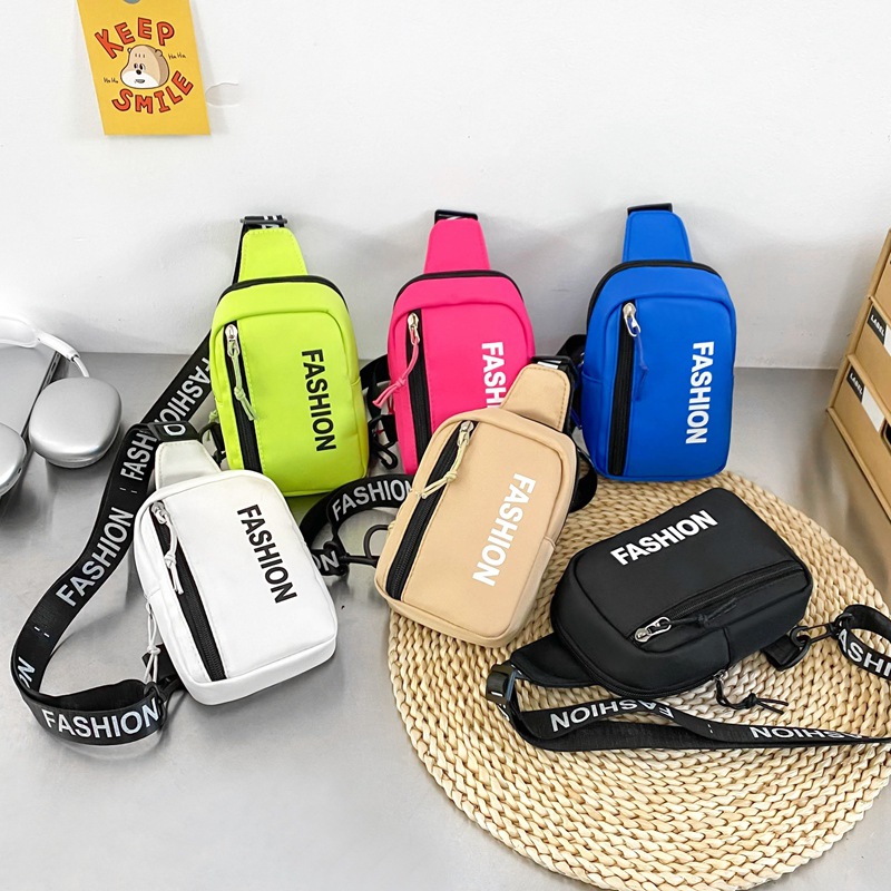 Bolso de pecho para niños y niñas de moda coreana, letras de estilo occidental, bolso de mensajero para niños deportivos de ocio 2025 nuevo bolso para niños