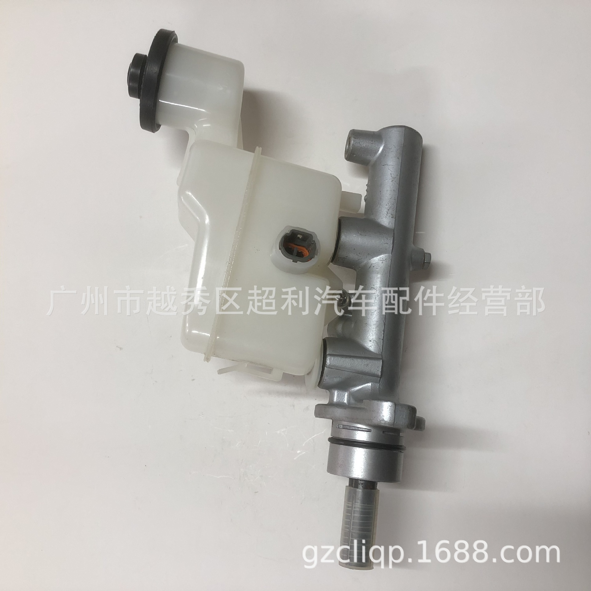 Applicable 47201-0K040 VIGO KUN15 KUN26 1KD 2KD brake master cylinder left 4WD