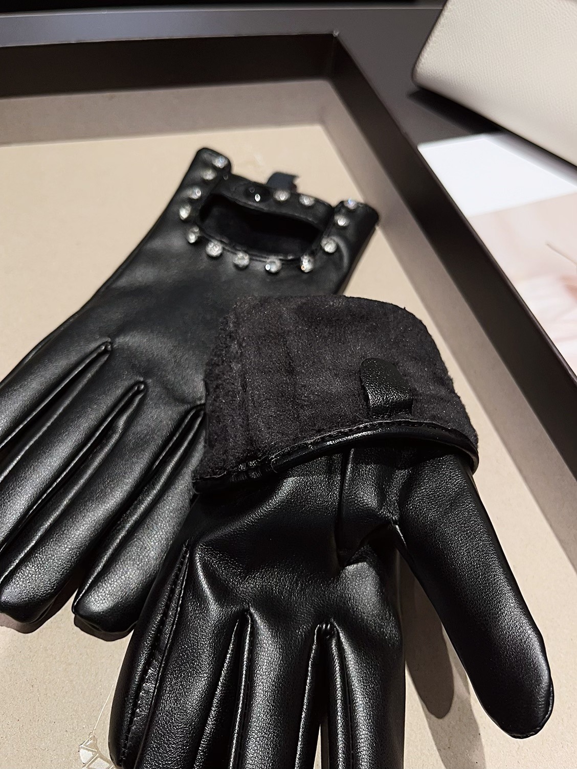 49450D51-3AE3-43C6-9495-9D1C33