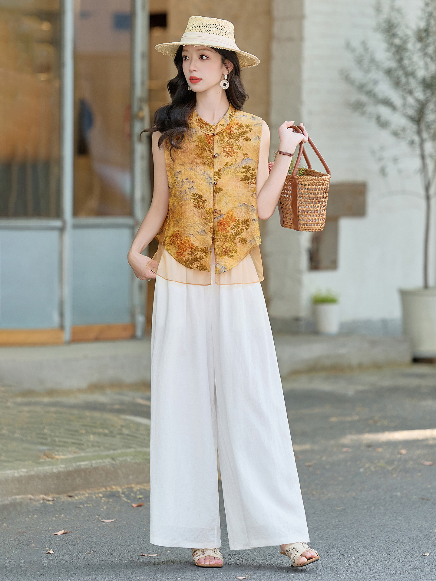 Bộ quần áo nữ hai mảnh gồm áo sơ mi cổ đứng họa tiết jacquard và quần ống đứng — Màu ảnh