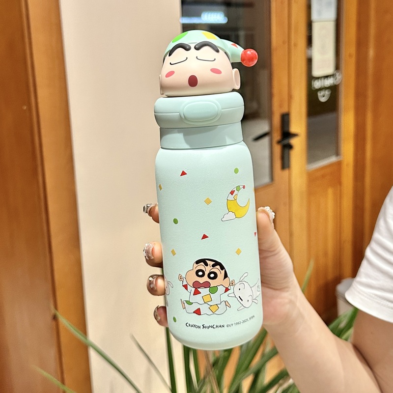 クレヨンしんちゃん共同ブランドストロー魔法瓶カップ、高見えする子供用ウォーターカップ、男の子と女の子の水筒、学校に通う学生専用|undefined