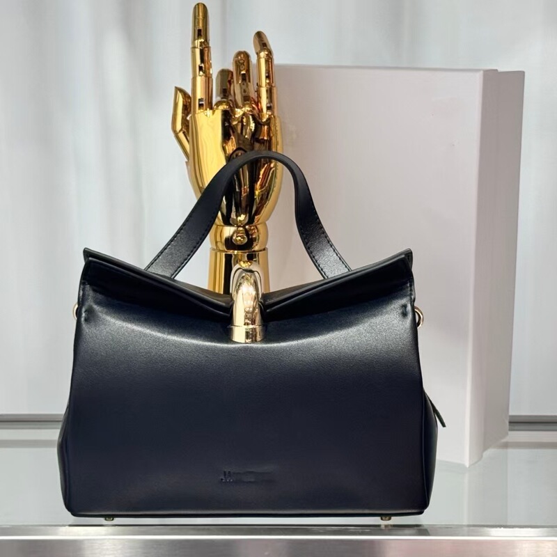 2026 New Minimalist Style Handbag, Fashionable and Simple Designer Shoulder Bag, High-End Lock Buckle Niche Women's Bag Trend
