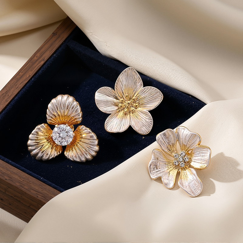 TENA estilo retrógrado francés estilo palacio de acero inoxidable elegante aretes de flores estilo medieval ligero lujo alta sensación de aretes al por mayor