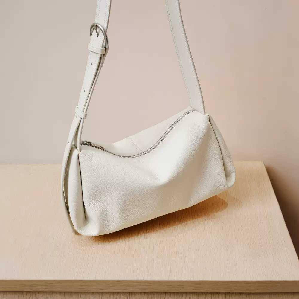 2026新款不勒肩真皮女包包斜挎包女士单肩包大容量通勤百搭枕头包